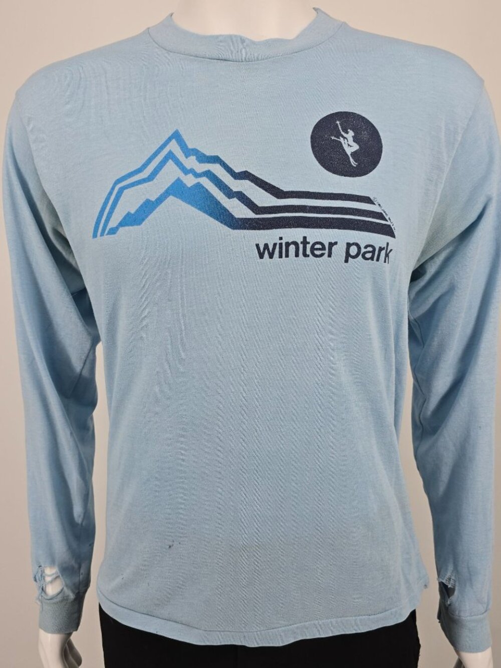 Distressed Vintage 1980s Winter Park Colorado Ski Resort Long Sleeve T-Shirt (M)